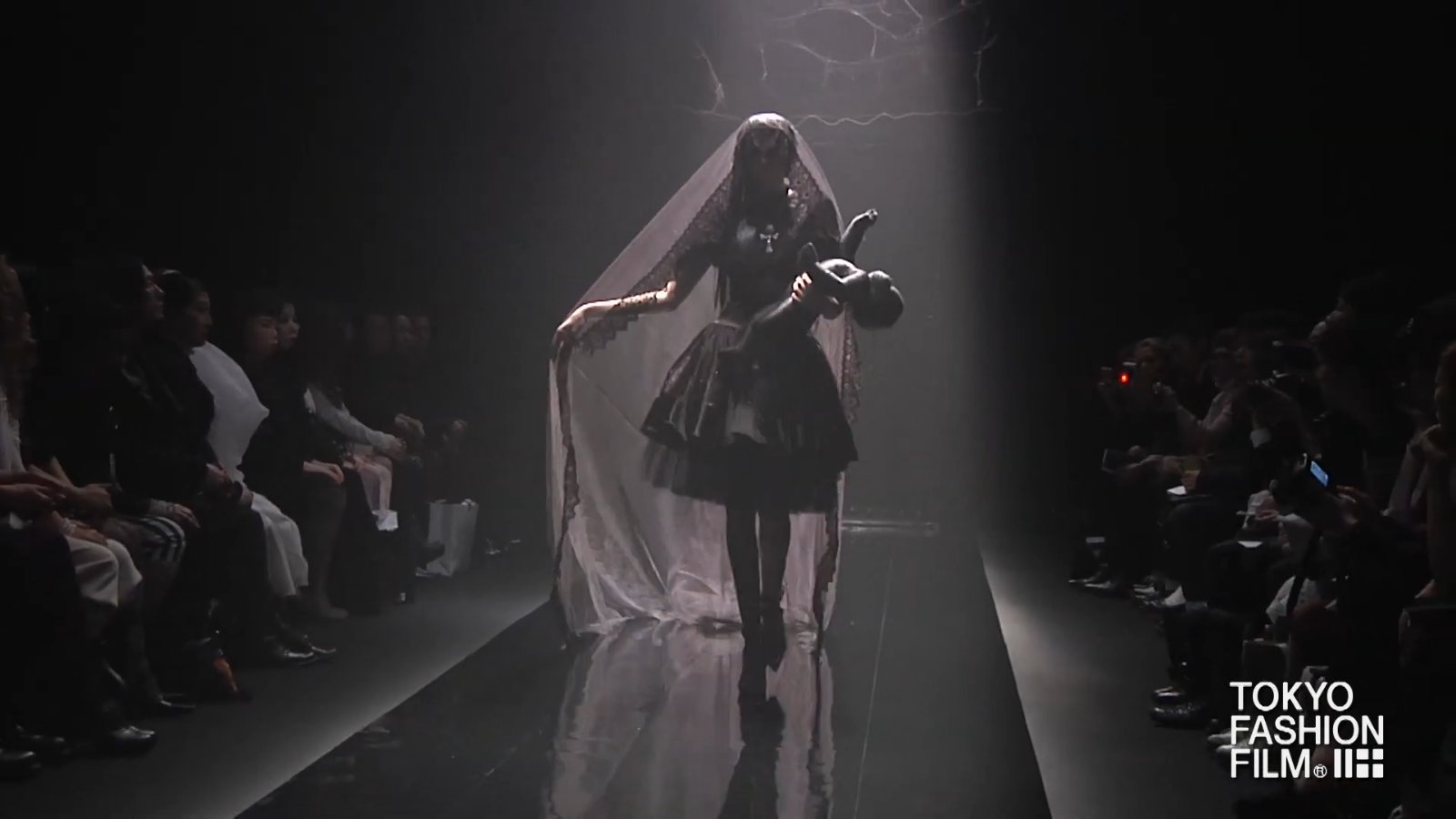 Later that year, Lady Gaga wore alice auaa to her ARTPOP press conference in Japan.
