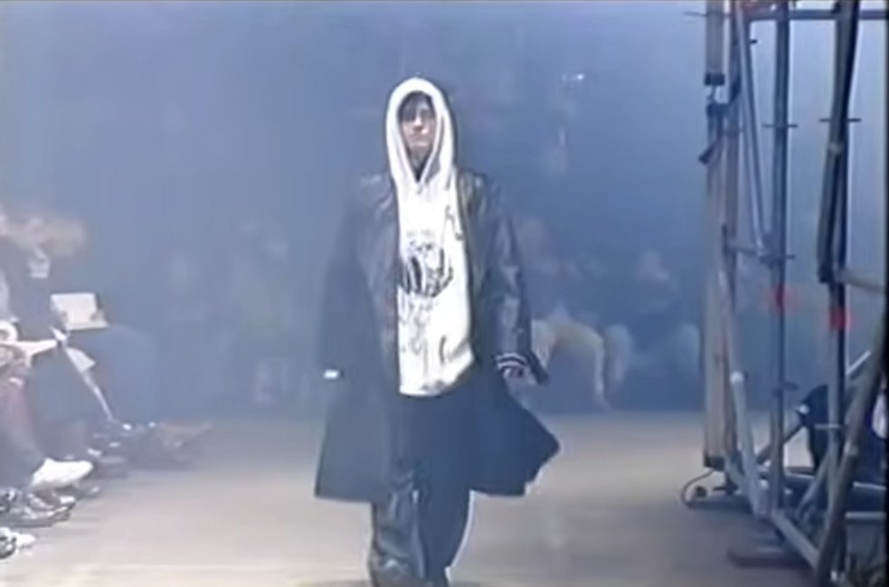 The collection sparked real controversy. Simons incorporated imagery tied to Manic Street Preachers guitarist Richey Edwards, including references connected to his unresolved 1995 disappearance, a choice that drew criticism at the time.