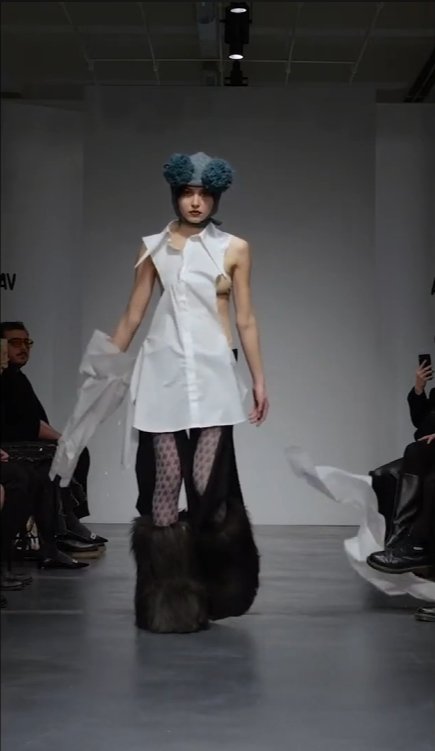 This was AVAVAV's second staged runway disaster in a row. At its Spring/Summer 2023 show in September 2022, every model deliberately tripped and fell, and Karlsson took a fall herself at the end. She called it "a parody of a fashion show."