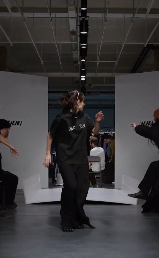 AVAVAV Fall/Winter 2023 - Fake It Till You Break It