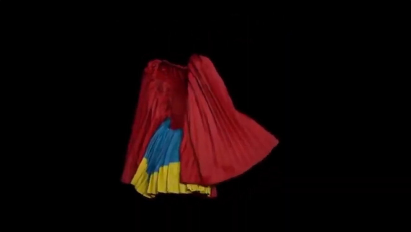 No human models walked: the clothes moved on invisible 3D bodies.