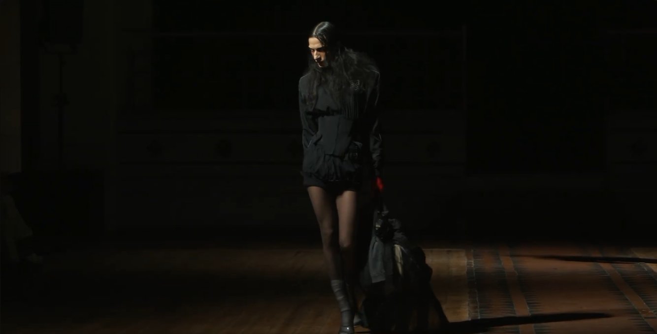 One model carried a newspaper with a fake headline about a “satanic orgy” at a London church. It was a wink at Findikoglu’s 2017 debut on a church altar, which the Diocese of London later apologized for.
