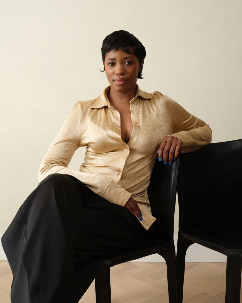 What Caribbean country's heritage and culture is Bianca Saunders known for drawing on in her menswear designs?