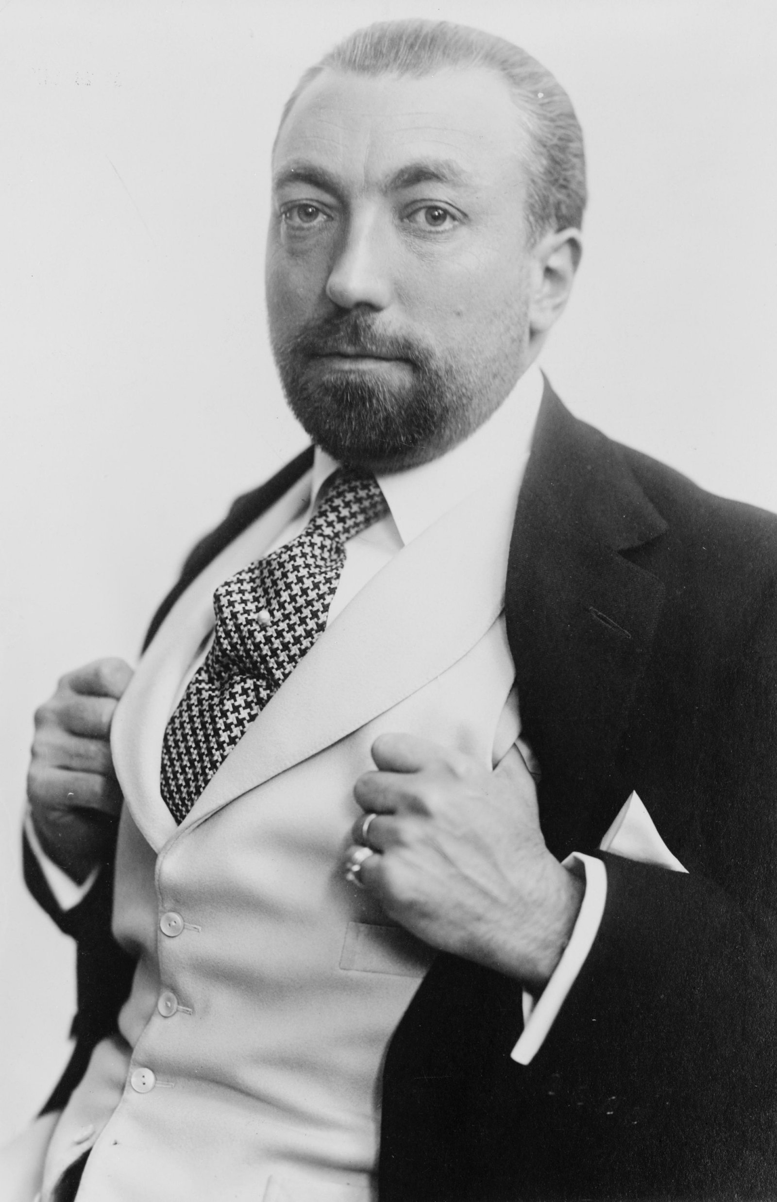 Paul Poiret saw fashion as a lifestyle. Arrange the correct order of events that detail the lifetime of his career, from beginning to end.